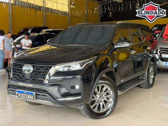 TOYOTA HILUX SW4 2.8 D-4D TURBO DIESEL SRX 7L 4X4 AUTOMÁTICO